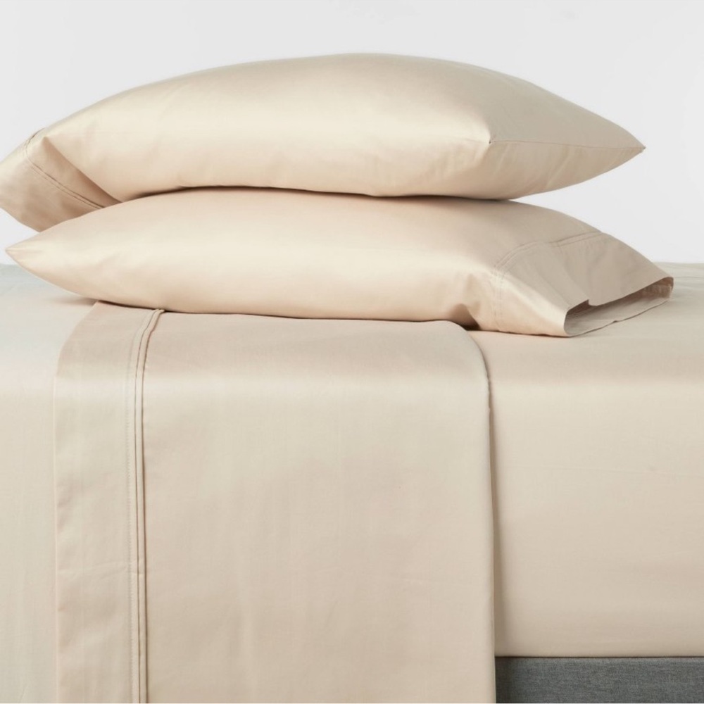 Threshold 400 Cream King Bedding Sheets set 4 pieces 100% cotton NEW